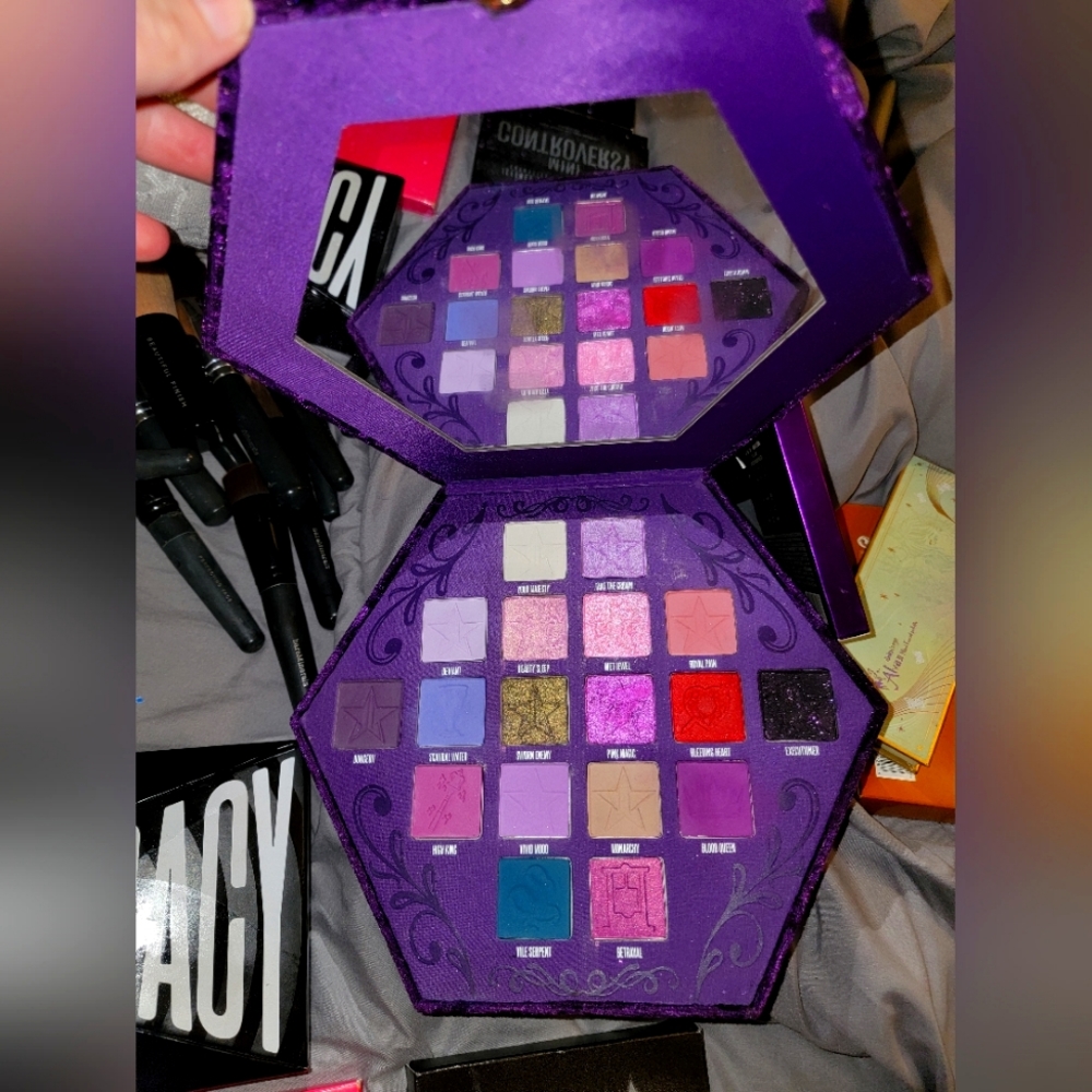Jeffree Star Blood Lust palette